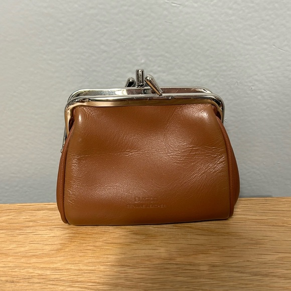 Ladies Buxton Double Pocket Genuine Leather Coin Purse, Tan- gently used - Picture 2 of 11